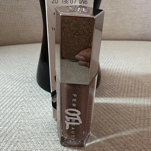 Fenty Beauty Gloss Bomb Oil - Luminizing Lip Gloss - Picture 3 of 6